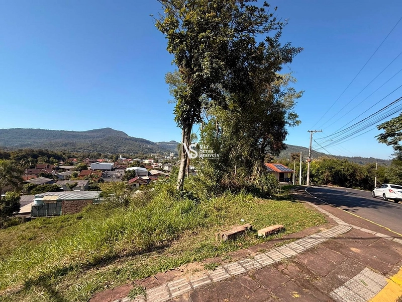 Terreno de Esquina com Vista em Igrejinha: 3ª foto da galeria de imagens do imóvel