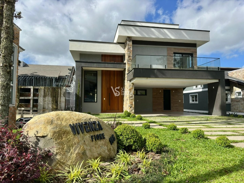 Casa Residencial à venda, no Centro de  Canela/RS!: 1ª foto da galeria de imagens do imóvel