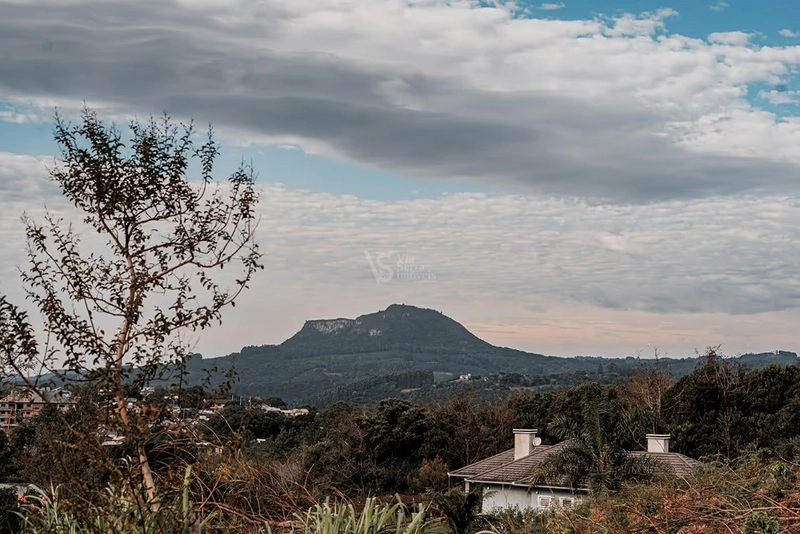 Terreno à venda, na Várzea Grande, em Gramado/RS!: 2ª foto da galeria de imagens do imóvel