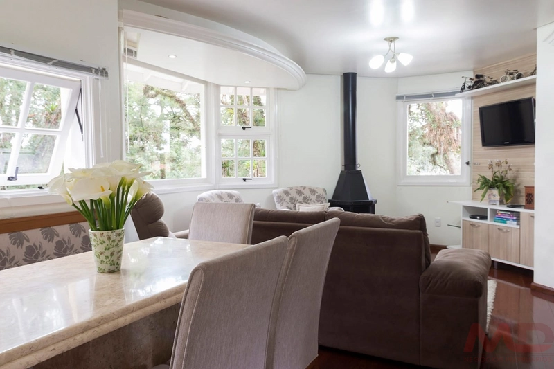 CASA EM CANELA : 28ª foto da galeria de imagens do imóvel