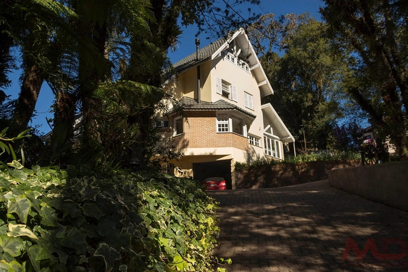 CASA EM CANELA : 20ª foto da galeria de imagens do imóvel