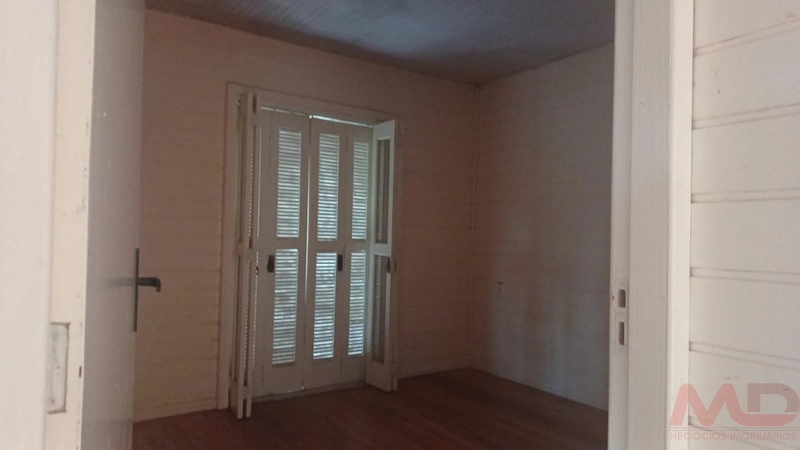 CASA DE MADEIRA 2 DORMITÓRIOS A VENDA EM CANELA RS NO CENTRO: 7ª foto da galeria de imagens do imóvel