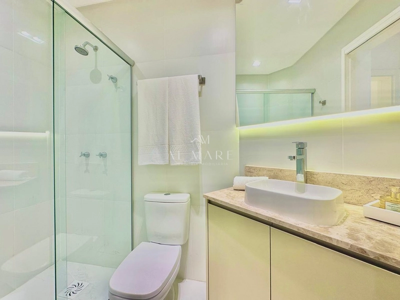Apartamento três dormitórios sendo uma suíte com vaga de garagem a uma quadra do mar : 17ª foto da galeria de imagens do imóvel