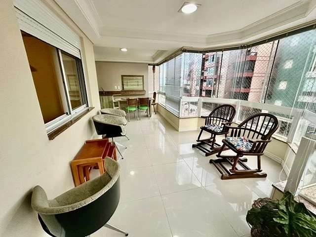 apartamento vista mar com dois dormitórios duas vagas de garagem e depósito : 1ª foto da galeria de imagens do imóvel