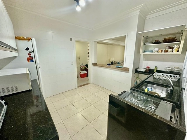 apartamento vista mar com dois dormitórios duas vagas de garagem e depósito : 5ª foto da galeria de imagens do imóvel