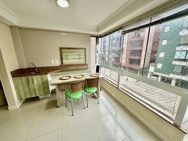 apartamento vista mar com dois dormitórios duas vagas de garagem e depósito : 14ª foto da galeria de imagens do imóvel