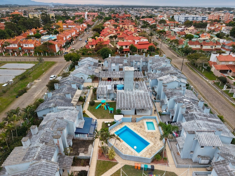 Sobrado com dois quarto, piscina e quadra de esportes : 24ª foto da galeria de imagens do imóvel