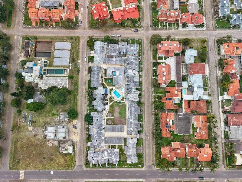 Sobrado com dois quarto, piscina e quadra de esportes : 27ª foto da galeria de imagens do imóvel