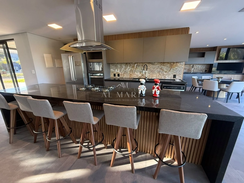 Casa beira lago com seis suítes mais lavabo ao lado da infra: 9ª foto da galeria de imagens do imóvel