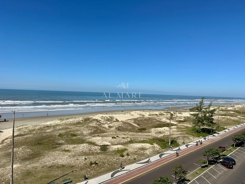 Apartamento beira mar com três dormitórios sendo uma suíte com duas vagas de garagem e mais depósito : 4ª foto da galeria de imagens do imóvel