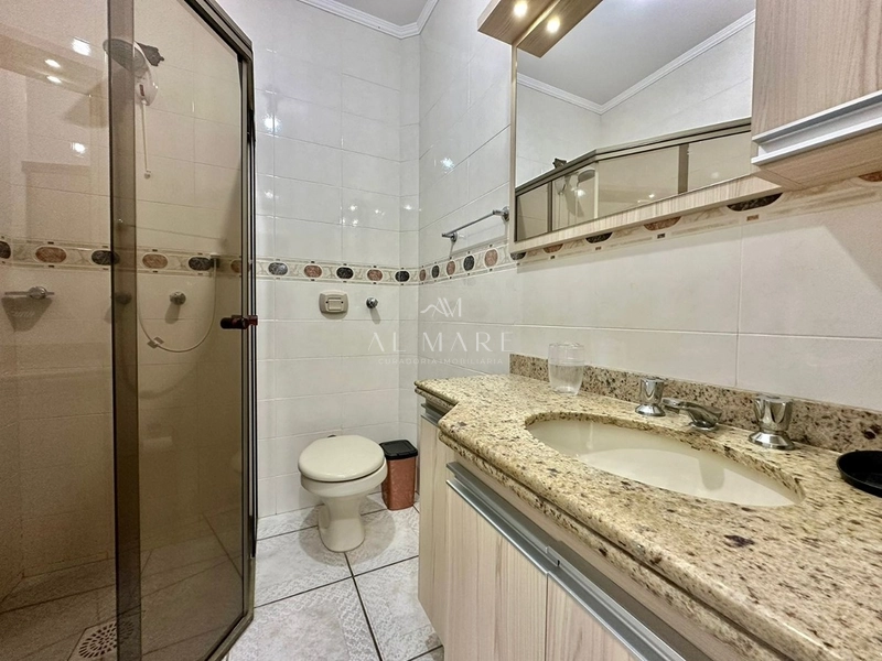 Apartamento beira mar com três dormitórios sendo uma suíte com duas vagas de garagem e mais depósito : 12ª foto da galeria de imagens do imóvel