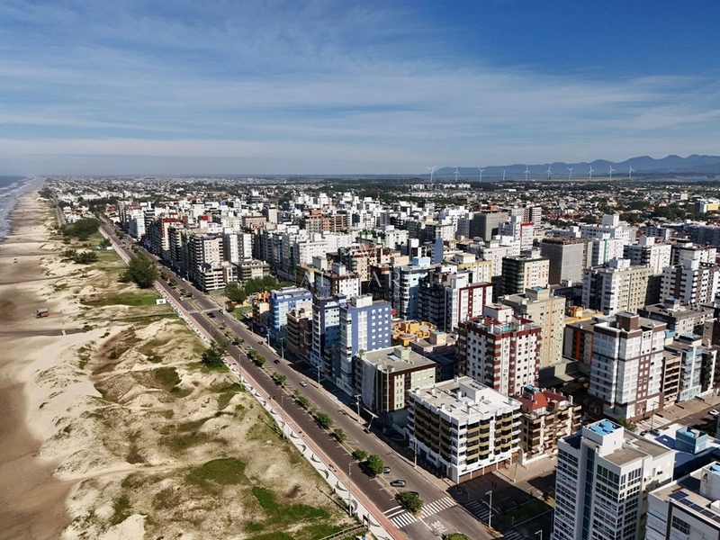 Apartamento beira mar com três dormitórios sendo uma suíte com duas vagas de garagem e mais depósito : 18ª foto da galeria de imagens do imóvel