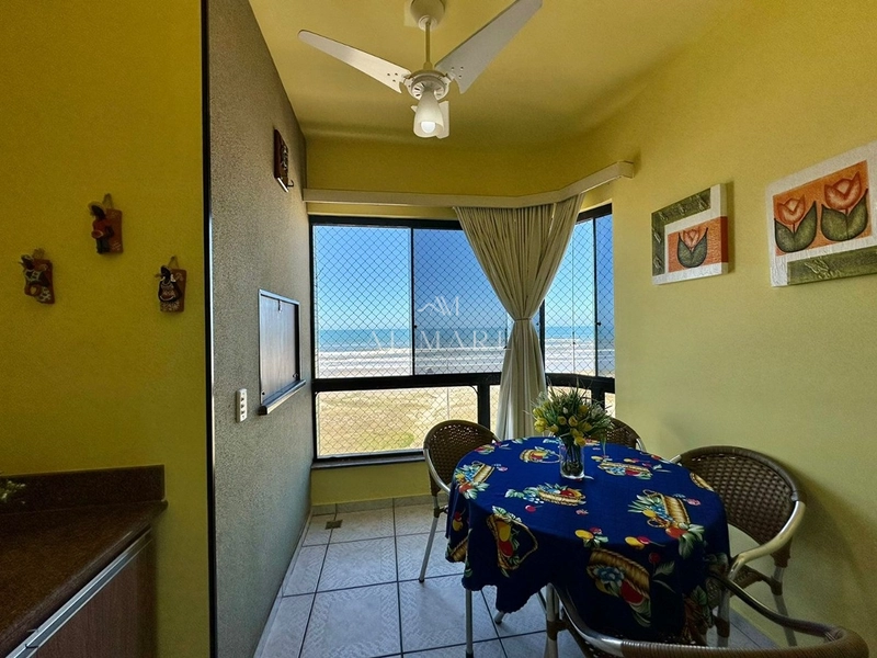Apartamento beira mar com três dormitórios sendo uma suíte com duas vagas de garagem e mais depósito : 8ª foto da galeria de imagens do imóvel