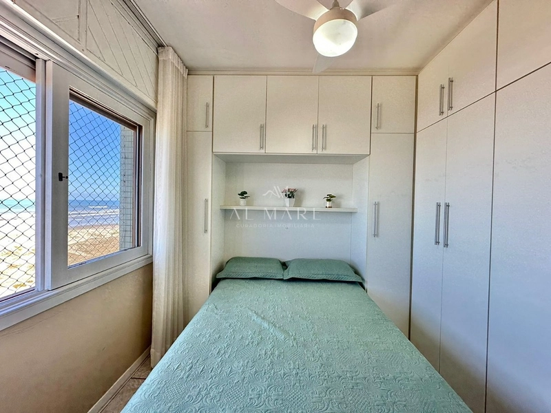 Apartamento beira mar com três dormitórios sendo uma suíte com duas vagas de garagem e mais depósito : 15ª foto da galeria de imagens do imóvel