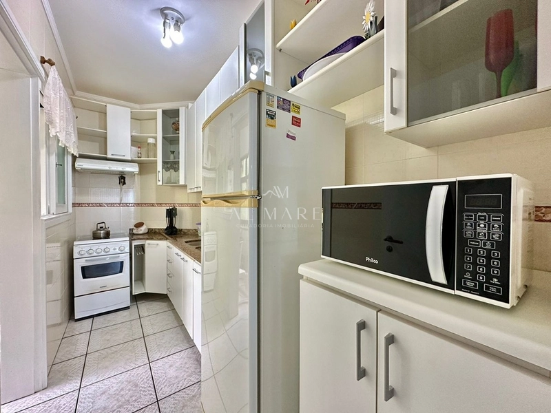 Apartamento beira mar com três dormitórios sendo uma suíte com duas vagas de garagem e mais depósito : 10ª foto da galeria de imagens do imóvel