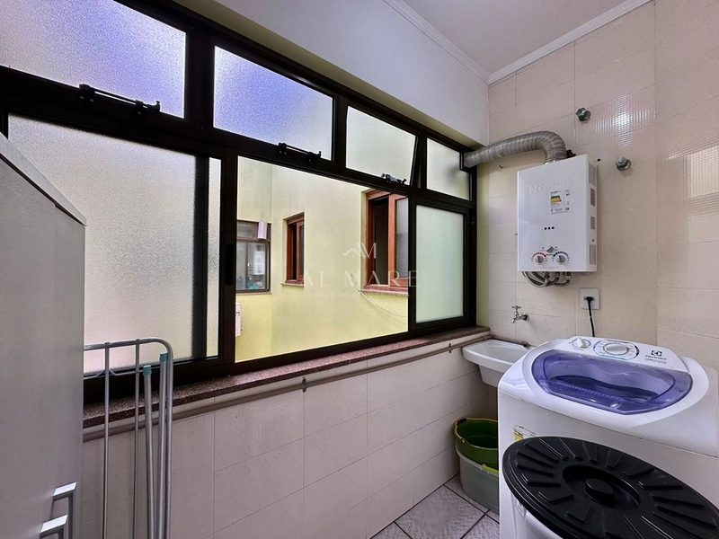 Apartamento beira mar com três dormitórios sendo uma suíte com duas vagas de garagem e mais depósito : 11ª foto da galeria de imagens do imóvel