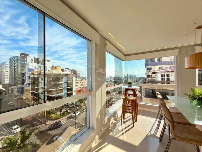Apartamento de esquina vista mar e serra: 2ª foto da galeria de imagens do imóvel