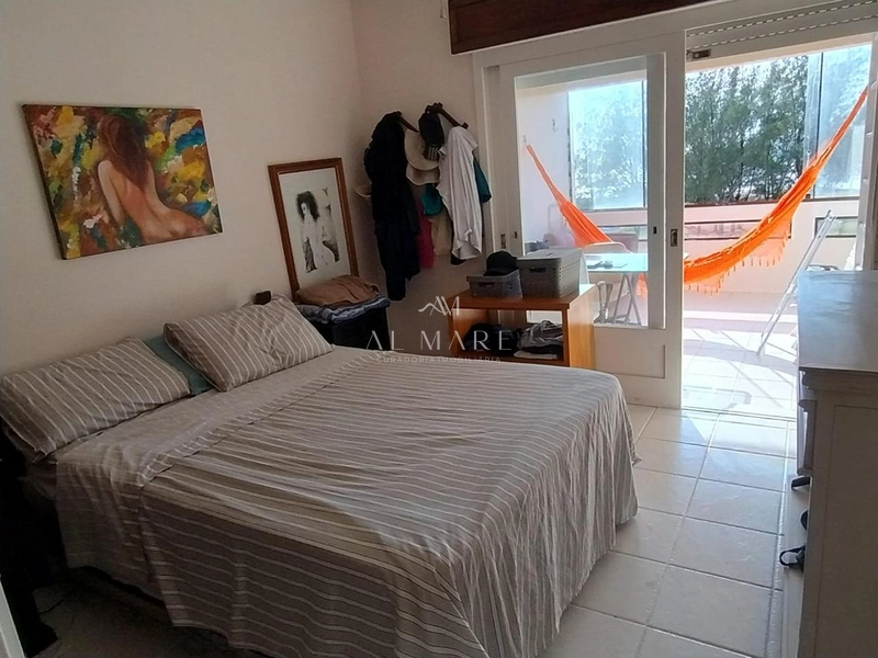 Apartamento três dormitórios sendo uma suíte apenas uma quadra do mar : 2ª foto da galeria de imagens do imóvel