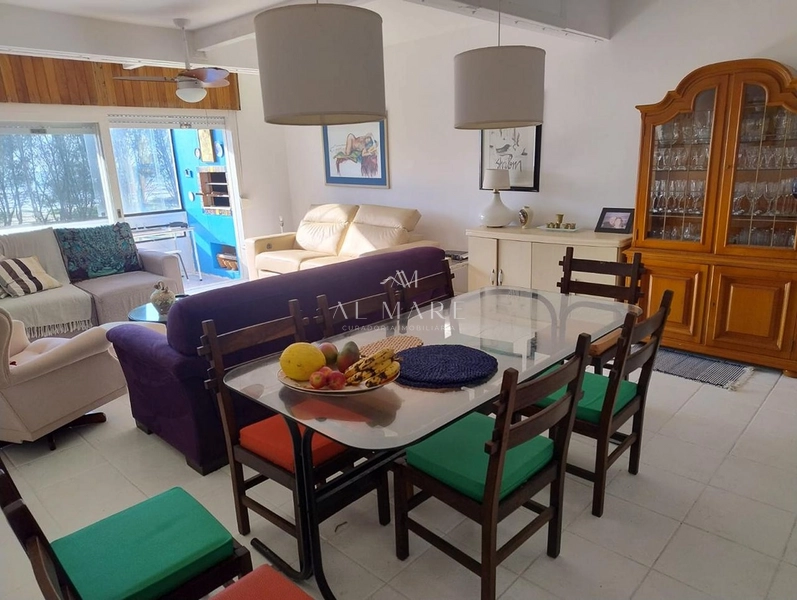 Apartamento três dormitórios sendo uma suíte apenas uma quadra do mar : 4ª foto da galeria de imagens do imóvel