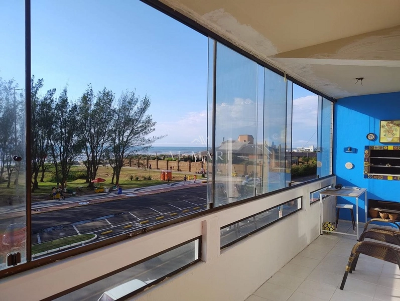 Apartamento três dormitórios sendo uma suíte apenas uma quadra do mar : 1ª foto da galeria de imagens do imóvel