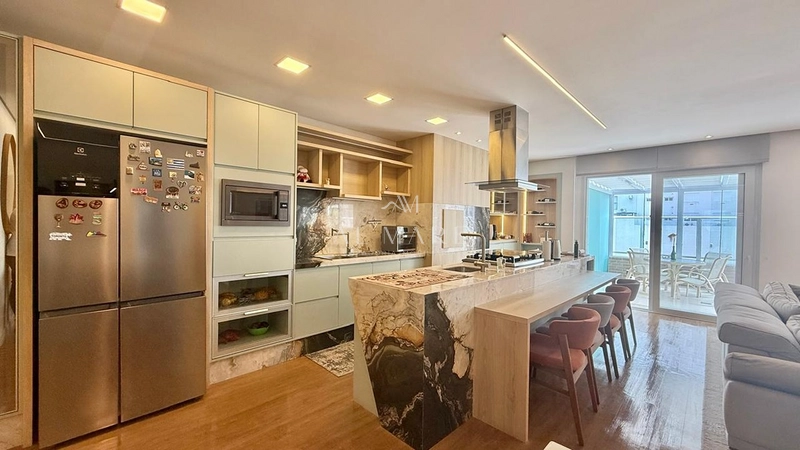 Apartamento bem decorado e gigantesco : 2ª foto da galeria de imagens do imóvel