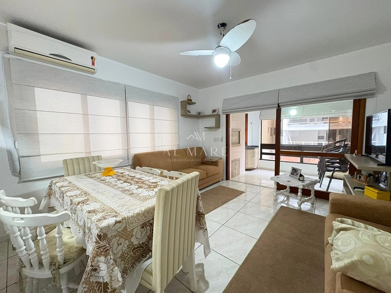 Apartamento  de frente com sacada fechado com três dormitórios sendo uma suíte mobiliado: 11ª foto da galeria de imagens do imóvel
