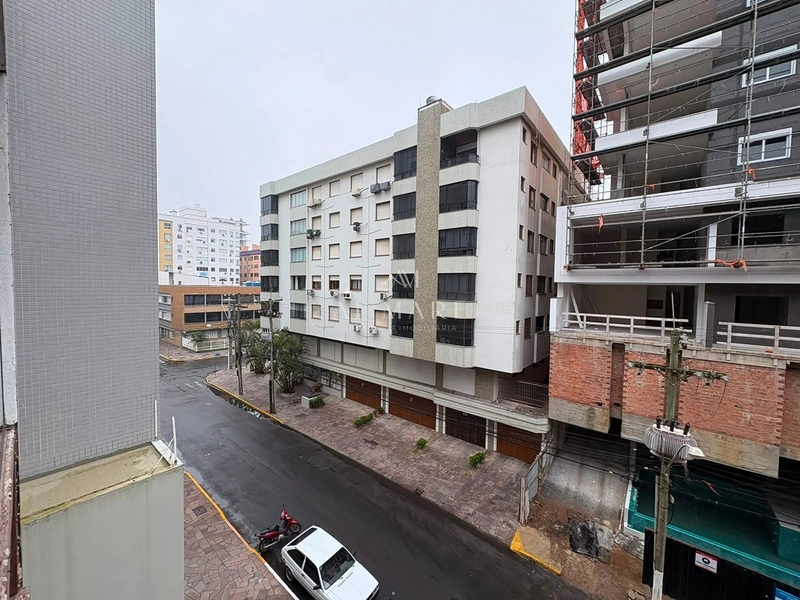 Apartamento  de frente com sacada fechado com três dormitórios sendo uma suíte mobiliado: 14ª foto da galeria de imagens do imóvel