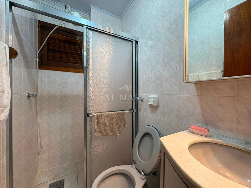 Apartamento  de frente com sacada fechado com três dormitórios sendo uma suíte mobiliado: 13ª foto da galeria de imagens do imóvel