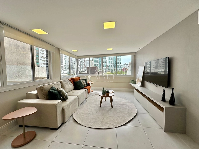 Apartamento com sacada em L e três suítes: 3ª foto da galeria de imagens do imóvel