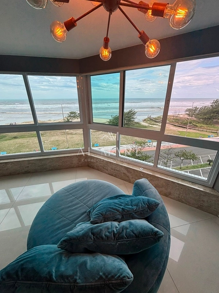 Apartamento beira mar mobiliado e decorado com cinco suítes e três vagas de garagem : 26ª foto da galeria de imagens do imóvel