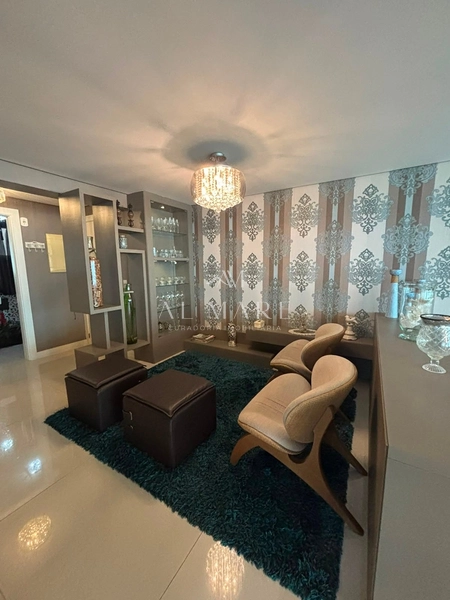 Apartamento beira mar mobiliado e decorado com cinco suítes e três vagas de garagem : 2ª foto da galeria de imagens do imóvel