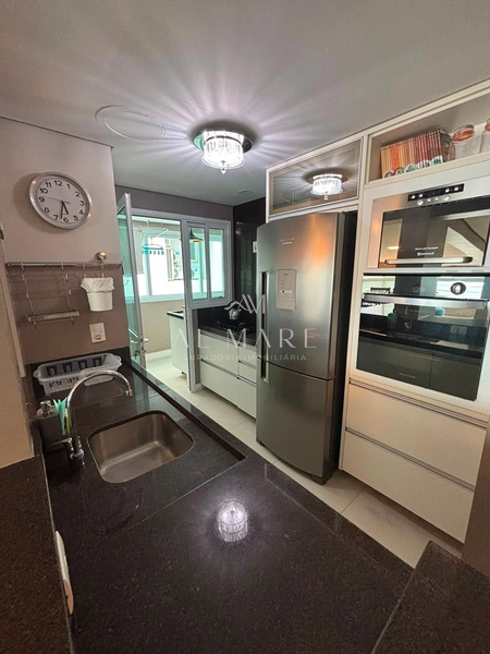 Apartamento beira mar mobiliado e decorado com cinco suítes e três vagas de garagem : 10ª foto da galeria de imagens do imóvel