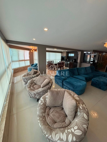 Apartamento beira mar mobiliado e decorado com cinco suítes e três vagas de garagem : 7ª foto da galeria de imagens do imóvel