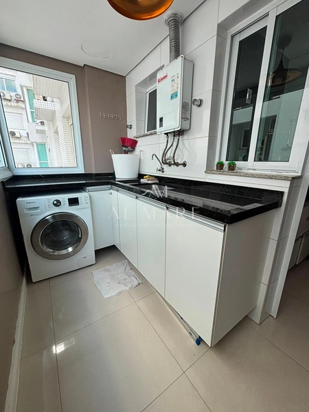 Apartamento beira mar mobiliado e decorado com cinco suítes e três vagas de garagem : 11ª foto da galeria de imagens do imóvel