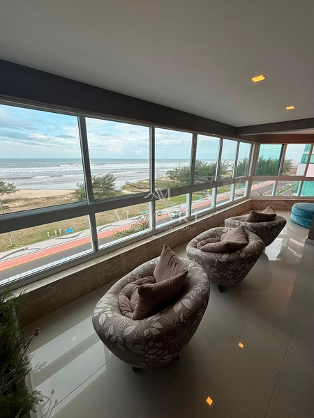 Apartamento beira mar mobiliado e decorado com cinco suítes e três vagas de garagem : 30ª foto da galeria de imagens do imóvel