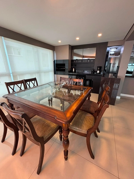 Apartamento beira mar mobiliado e decorado com cinco suítes e três vagas de garagem : 37ª foto da galeria de imagens do imóvel