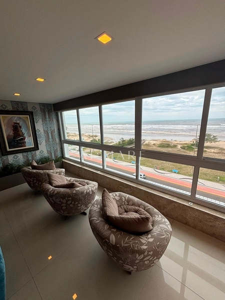 Apartamento beira mar mobiliado e decorado com cinco suítes e três vagas de garagem : 23ª foto da galeria de imagens do imóvel