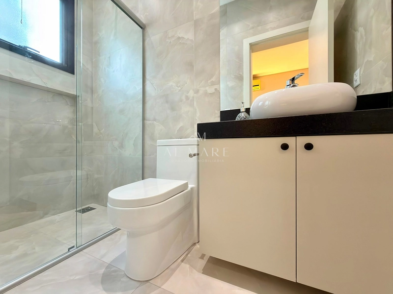 Casa em condomínio com quatro suítes mobiliado e decorado : 34ª foto da galeria de imagens do imóvel