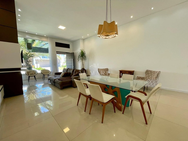 Casa com 4 suites em condominio : 1ª foto da galeria de imagens do imóvel