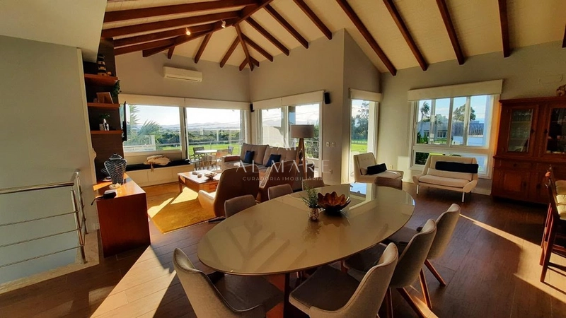 Casa alto padrão fente para a lagoa: 2ª foto da galeria de imagens do imóvel