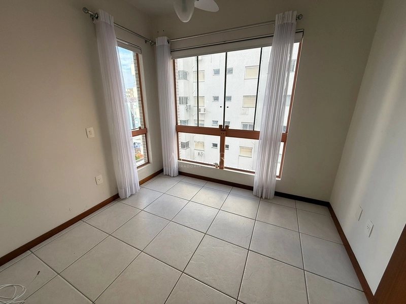 Apartamento vista mar com três quartos e duas vagas de garagem: 3ª foto da galeria de imagens do imóvel