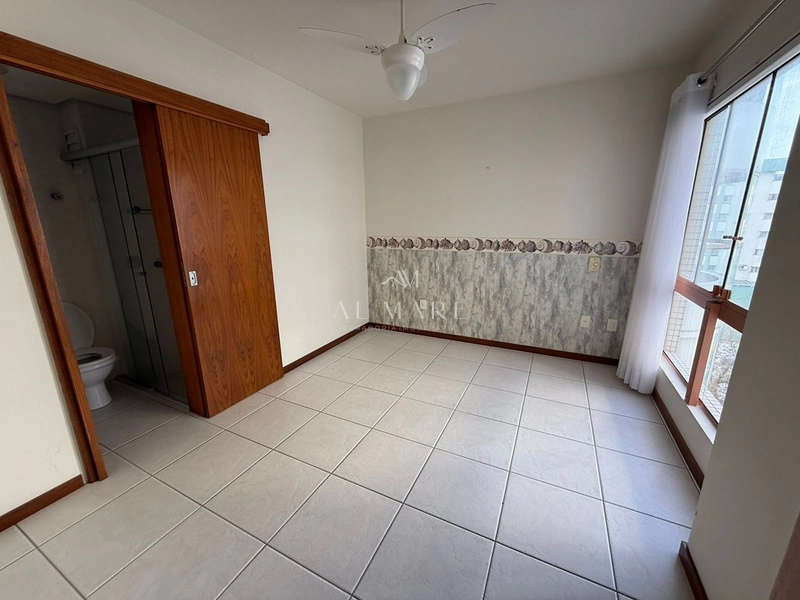 Apartamento vista mar com três quartos e duas vagas de garagem: 2ª foto da galeria de imagens do imóvel