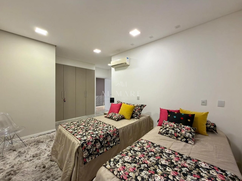 Casa beira lago com cinco suítes : 31ª foto da galeria de imagens do imóvel