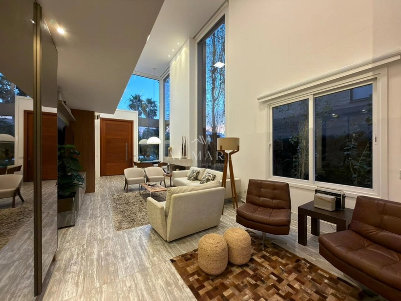 Casa beira lago com cinco suítes : 2ª foto da galeria de imagens do imóvel