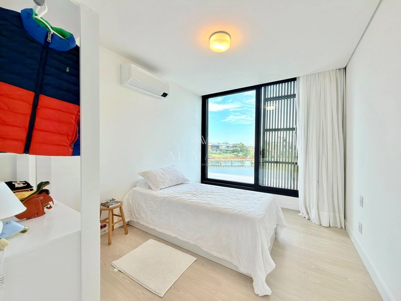SOBRADO DE ALTO PADRÃO À VENDA EM XANGRI-LÁ! BEIRA-LAGO • 285 M² • MOBILIADO: 16ª foto da galeria de imagens do imóvel