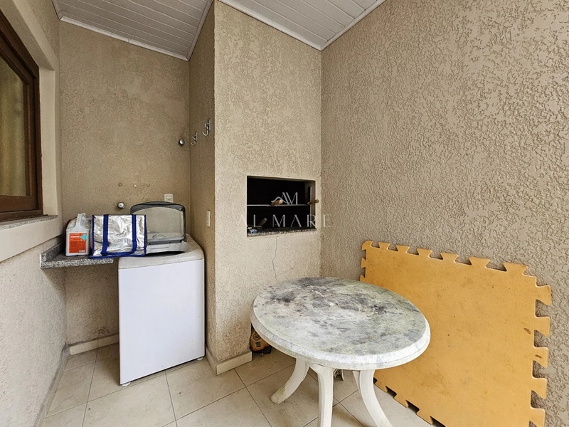 Casa bairro com três dormitórios sendo um suíte, piscina e vaga de garagem coberta poucos metros da praia : 10ª foto da galeria de imagens do imóvel