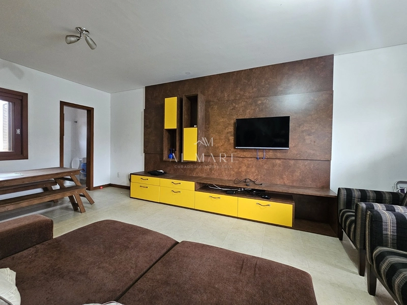 Casa bairro com três dormitórios sendo um suíte, piscina e vaga de garagem coberta poucos metros da praia : 5ª foto da galeria de imagens do imóvel