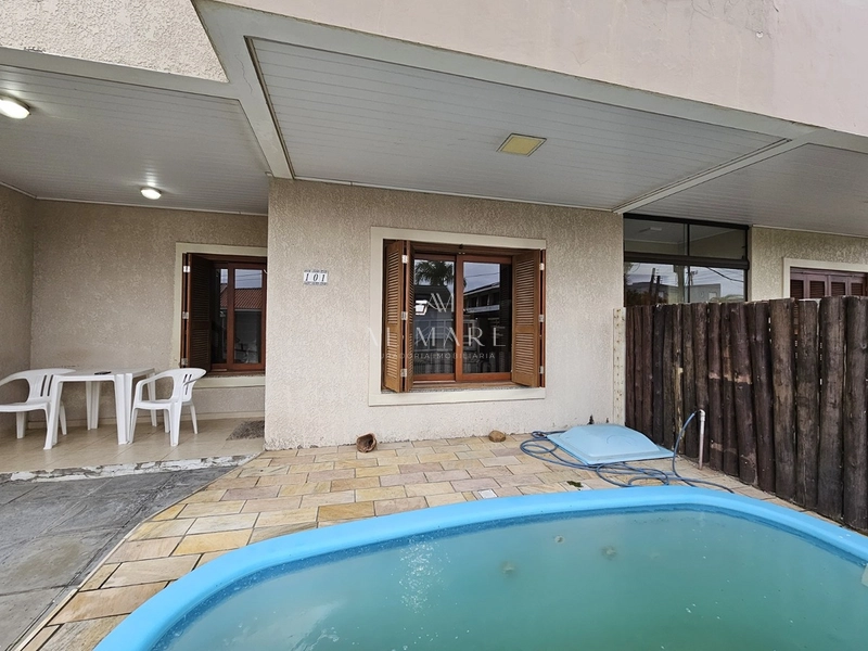 Casa bairro com três dormitórios sendo um suíte, piscina e vaga de garagem coberta poucos metros da praia : 12ª foto da galeria de imagens do imóvel