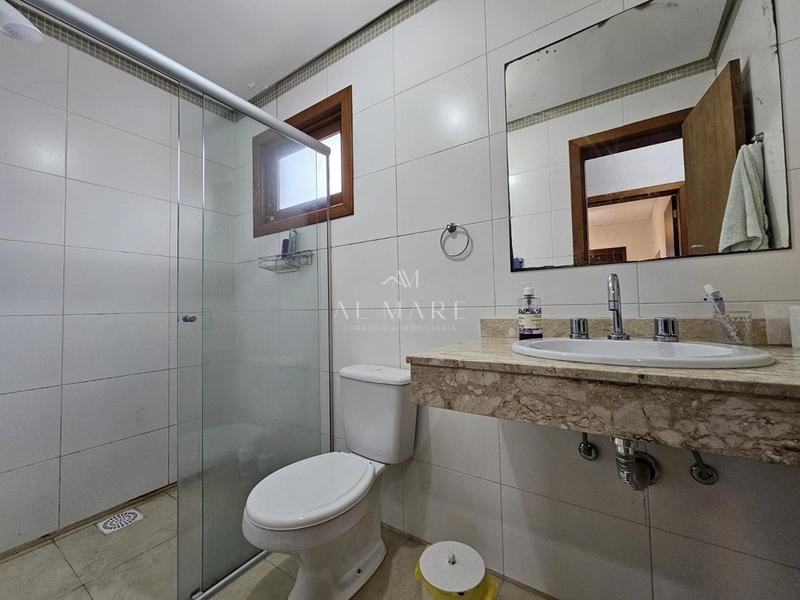 Casa bairro com três dormitórios sendo um suíte, piscina e vaga de garagem coberta poucos metros da praia : 4ª foto da galeria de imagens do imóvel