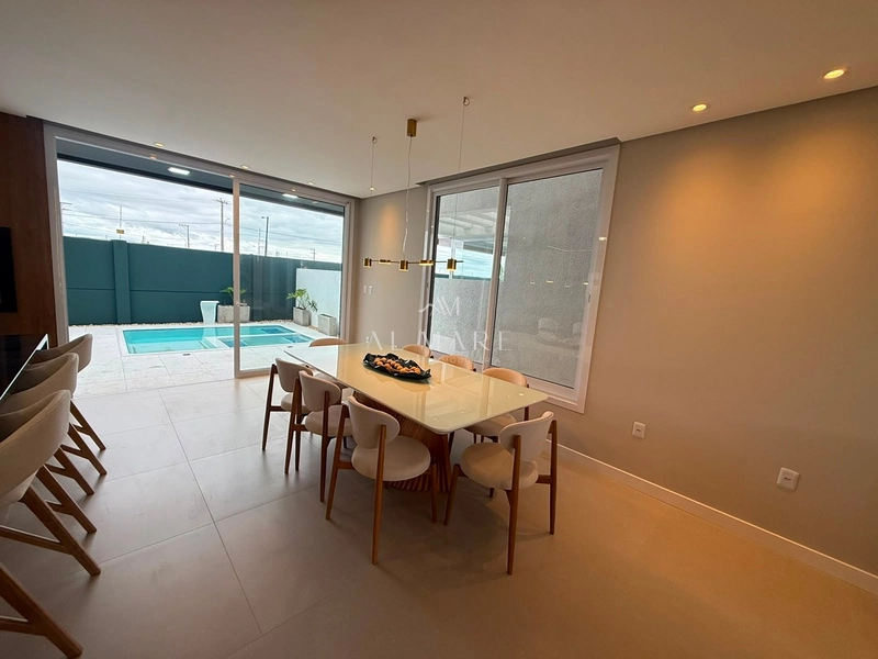 Casa em condomínio mobiliada e decorada com quatro suítes sendo uma térrea : 5ª foto da galeria de imagens do imóvel